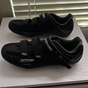 Tommaso, Black biking shoes, cleats included